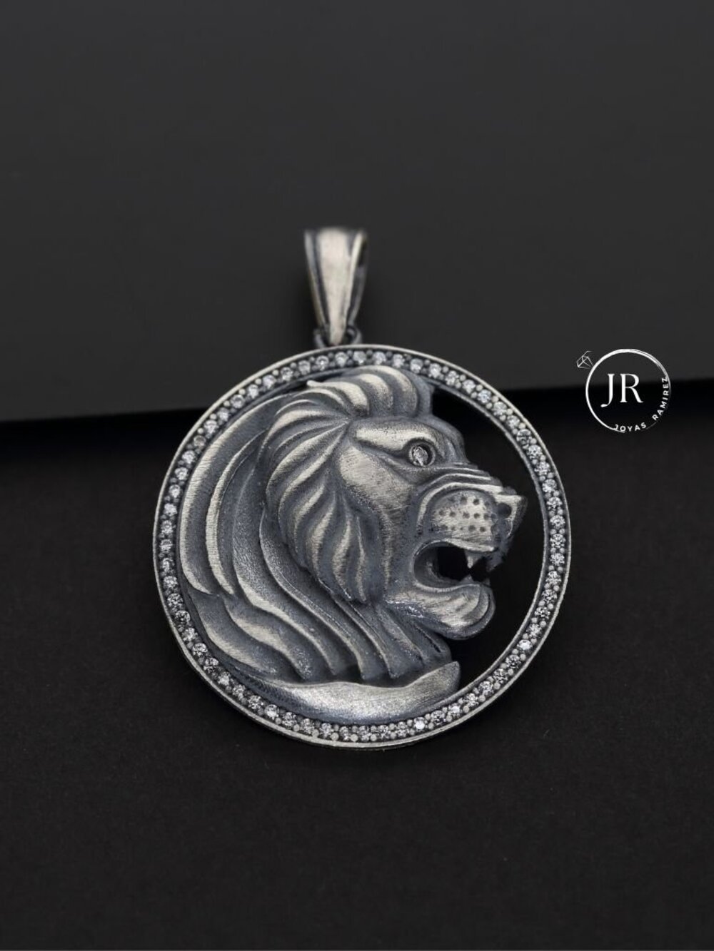 925 Sterling Silver Lion Head Circle Pendant CZ Round Sculpted Lion Figure